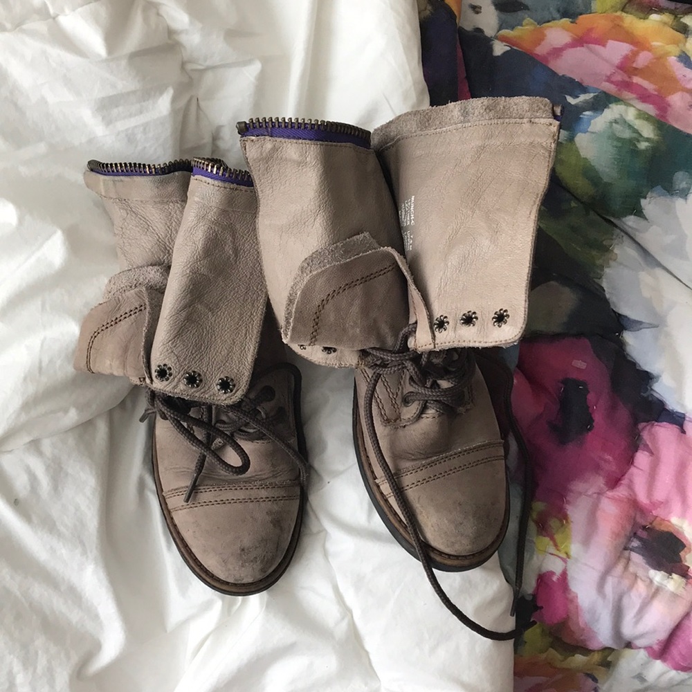 Steve Madden Boots (purple zipper)